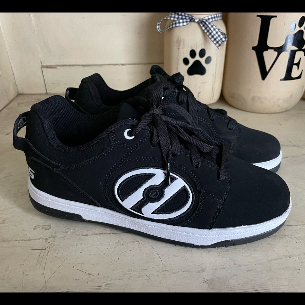 LIKE NEW Big Kids Boys Size 7 Heelys Sneakers With Wheels!